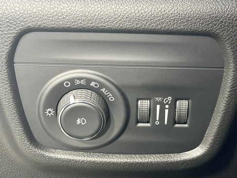 Used 2023 Jeep Grand Cherokee L Limited image 10