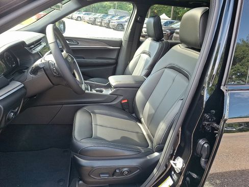 New 2025 Jeep Grand Cherokee L Limited w/ Black Appearance Package image 9