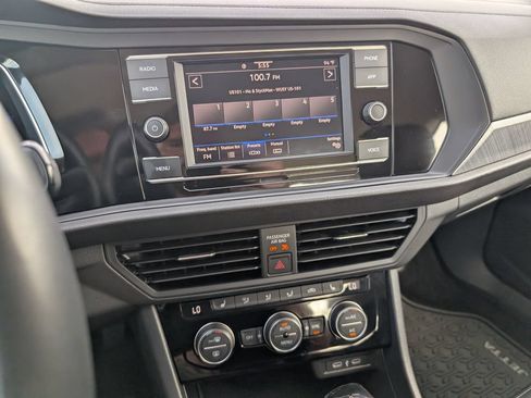 Used 2023 Volkswagen Jetta SE FWD image 8