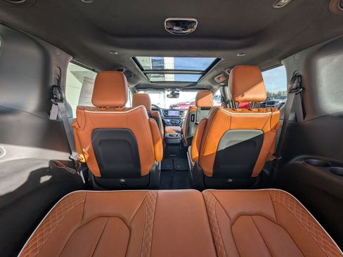 New 2026 Chrysler Pacifica Pinnacle w/ Trailer Tow Group AWD/4WD image 23