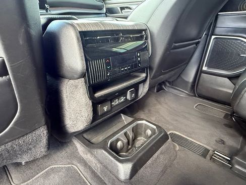 Used 2024 Jeep Wagoneer Series III AWD/4WD image 18