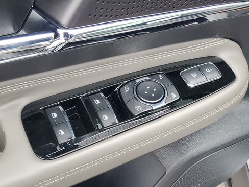 New 2026 Lincoln Corsair Premiere image 10