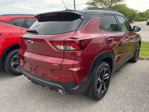 Used 2022 Chevrolet TrailBlazer RS w/ Sun and Liftgate Package FWD image 3