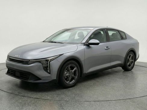 Used 2025 Kia K4 LXS image 3