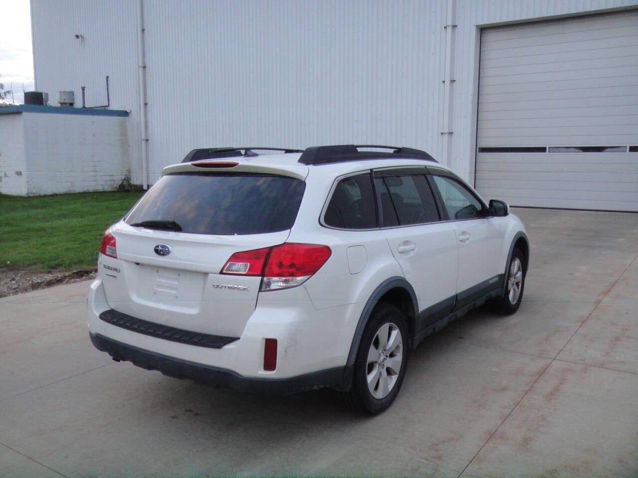 Used 2012 Subaru Outback 2.5i Limited w/ Moonroof Pkg AWD/4WD image 6