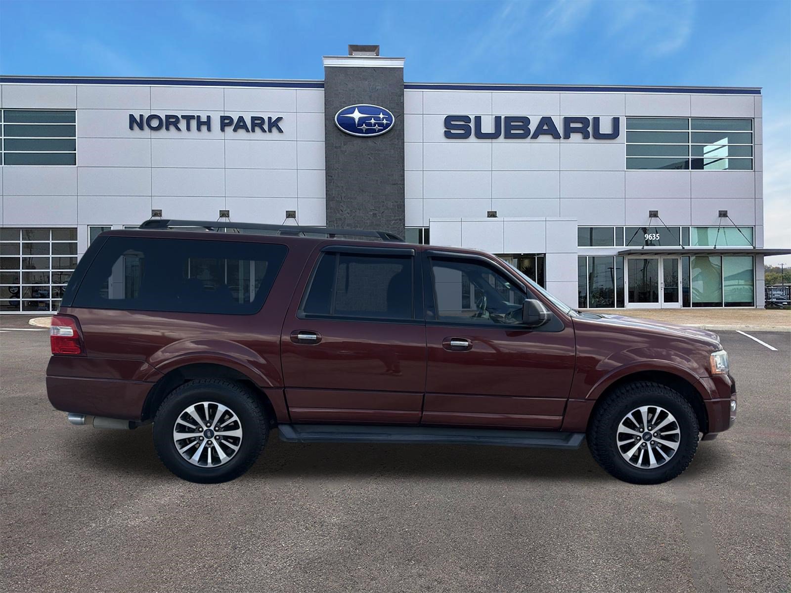 Used 2017 Ford Expedition EL XLT RWD image 2