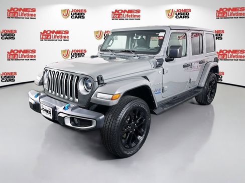 Used 2022 Jeep Wrangler Unlimited Sahara w/ Cold Weather Group AWD/4WD image 12