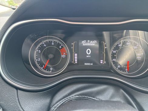 Used 2019 Jeep Cherokee Latitude Plus AWD/4WD image 9