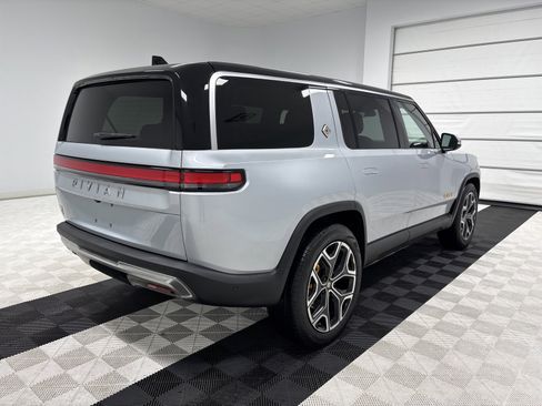 Used 2023 Rivian R1S Launch Edition image 5