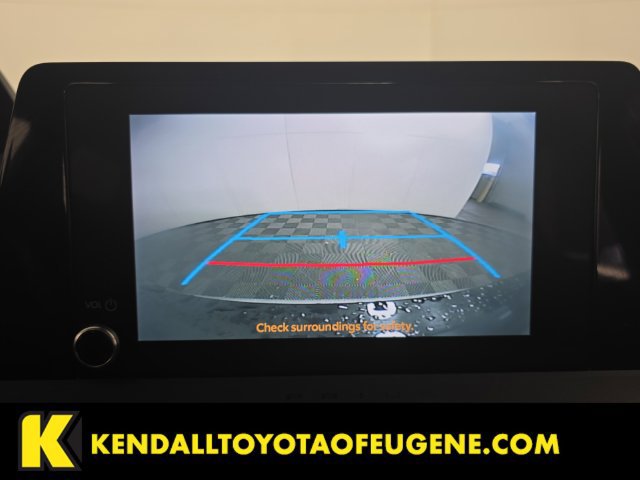 Used 2025 Toyota Prius LE FWD image 18