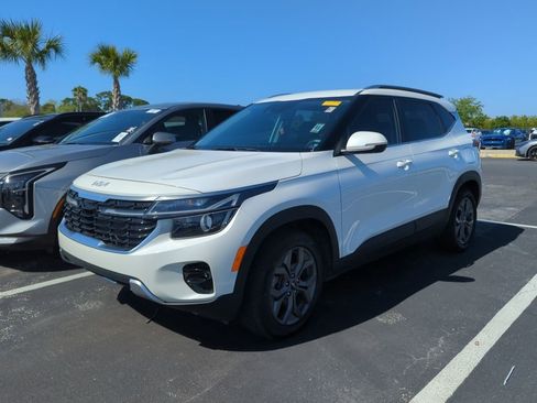 Certified 2024 Kia Seltos S image 3