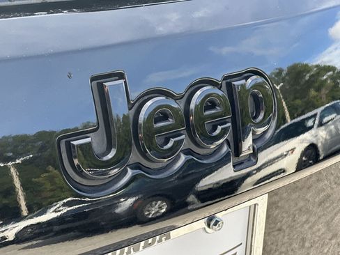 Used 2019 Jeep Grand Cherokee Altitude RWD image 10