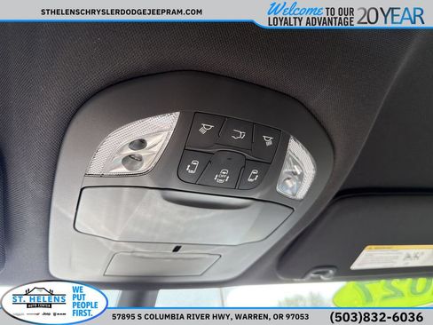 New 2027 Chrysler Pacifica Select w/ Family Tech Group AWD/4WD image 24
