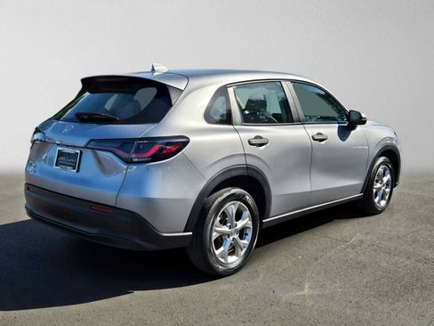 Used 2023 Honda HR-V LX image 3