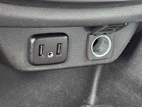 Used 2023 Chevrolet Traverse LT image 31