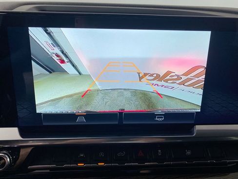 Used 2022 GMC Sierra 1500 Elevation image 17