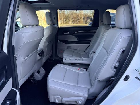 Used 2014 Toyota Highlander Limited w/ Driver Technology Package image 26