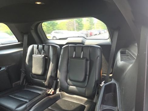 Used 2016 Ford Explorer XLT w/ Equipment Group 202A AWD/4WD image 16