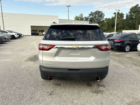 Used 2021 Chevrolet Traverse LT FWD image 7