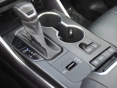 Used 2020 Toyota Highlander XLE FWD image 19