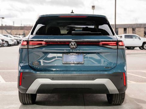 New 2026 Volkswagen Tiguan SE image 3