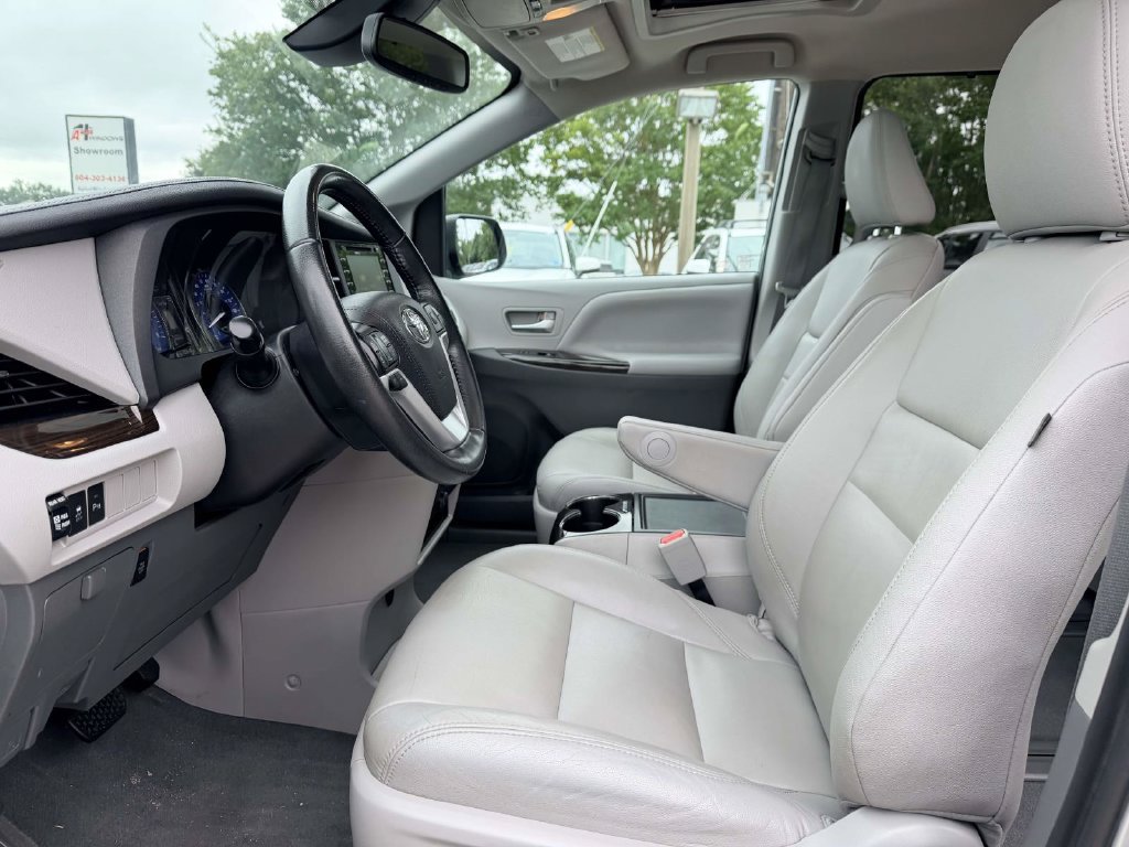 Certified 2020 Toyota Sienna XLE w/ XLE Navigation Package AWD/4WD image 19