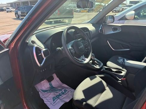 Used 2025 Kia Soul LX FWD image 4