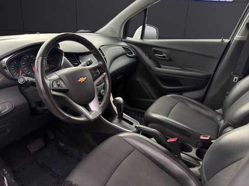 Used 2022 Chevrolet Trax LT w/ Driver Confidence Package image 12