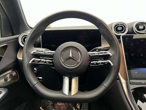 Used 2025 Mercedes-Benz GLC 300 4MATIC image 17