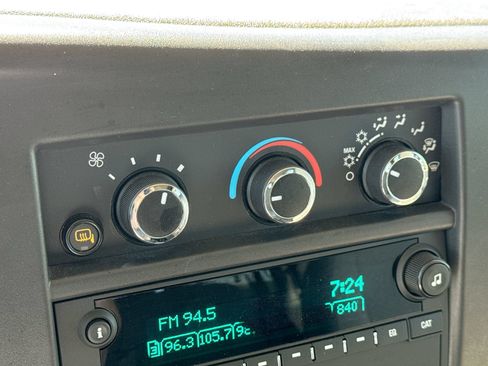 Used 2025 Chevrolet Express 3500 LT w/ LT Preferred Equipment Group RWD image 17