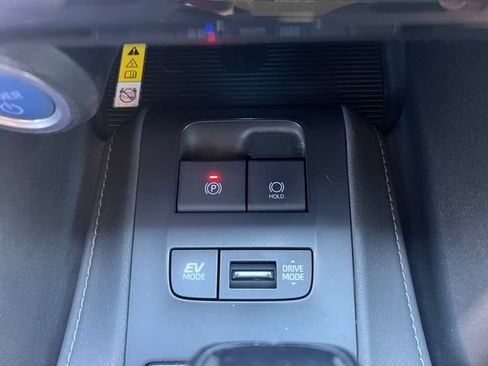 Used 2022 Toyota Venza LE AWD/4WD image 25