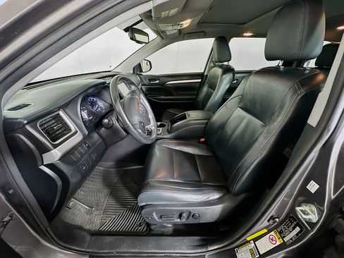 Used 2015 Toyota Highlander XLE FWD image 13