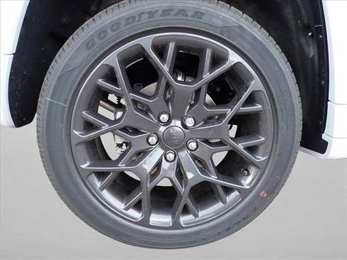 New 2026 Jeep Grand Cherokee Summit w/ Obsidian Package image 7