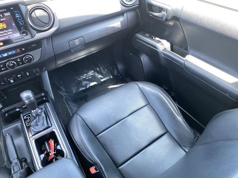 Used 2019 Toyota Tacoma TRD Off-Road AWD/4WD image 17
