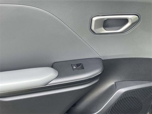 New 2025 Kia K4 LXS image 19