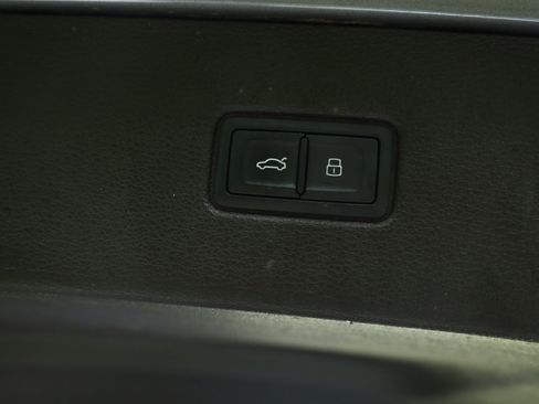 Used 2018 Audi Q7 3.0T Prestige image 16