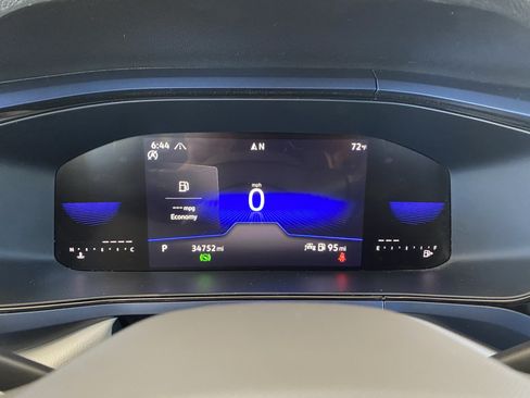 Certified 2023 Volkswagen Taos SE w/ Panoramic Sunroof Package AWD/4WD image 31