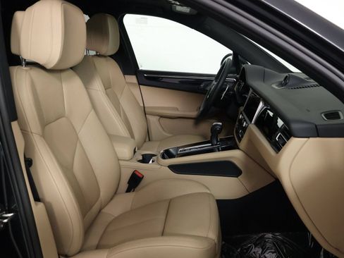 Certified 2026 Porsche Macan AWD/4WD image 31