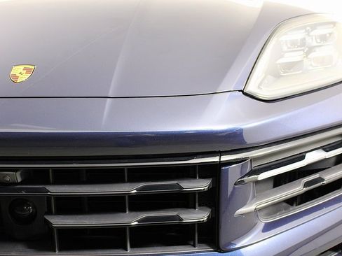 Used 2024 Porsche Cayenne Coupe image 11