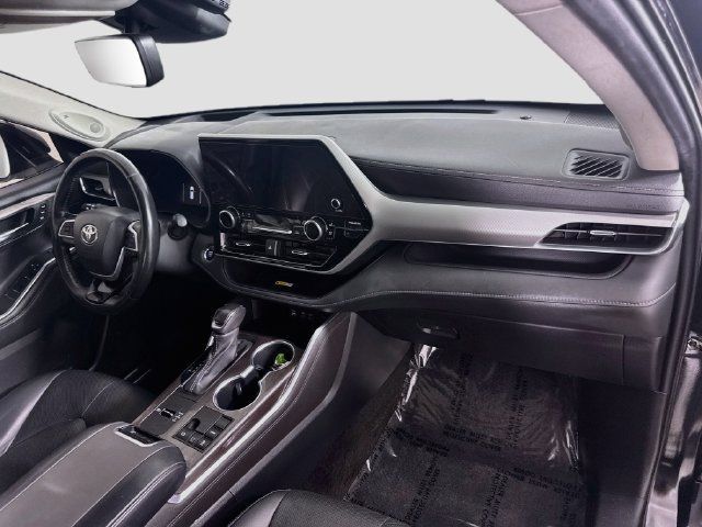 Used 2023 Toyota Highlander Platinum FWD image 30