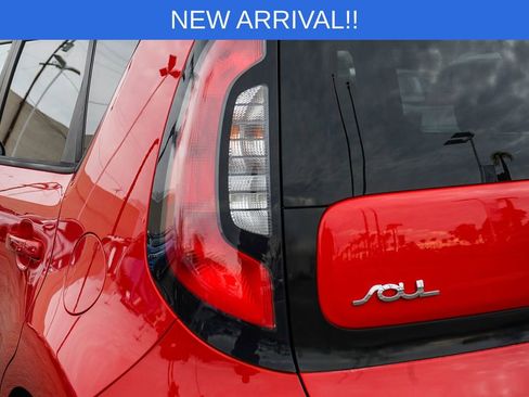 Used 2016 Kia Soul + image 9