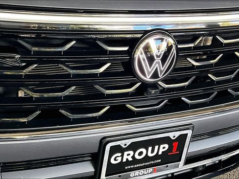 Used 2024 Volkswagen Atlas Cross Sport SEL Premium R-Line image 29