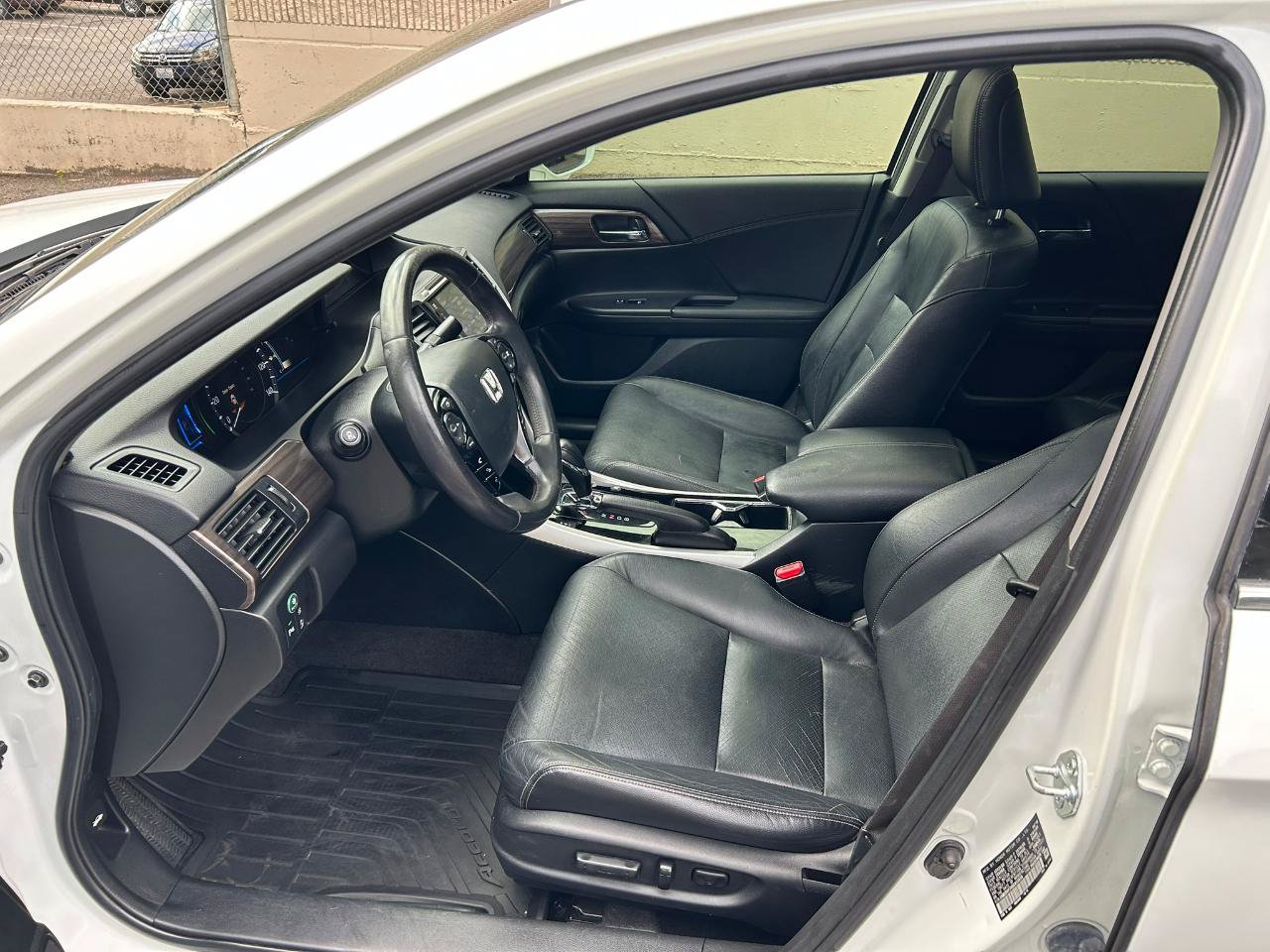 Used 2017 Honda Accord Touring image 12