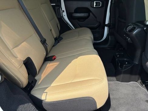 Used 2018 Jeep Wrangler Unlimited Sport S AWD/4WD image 17