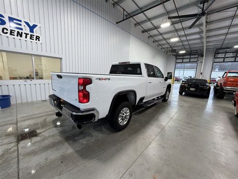 Used 2024 Chevrolet Silverado 2500 LT image 8