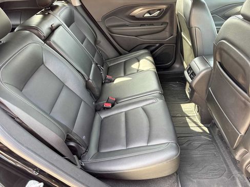 Used 2022 GMC Terrain SLT w/ Tech Package FWD image 19