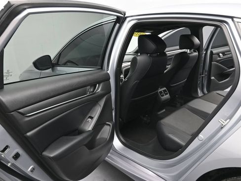Used 2018 Honda Accord Sport image 13