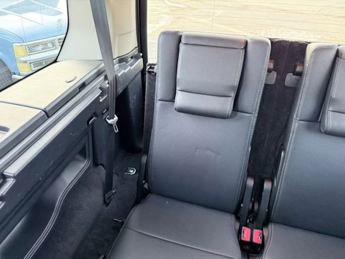 Used 2015 Land Rover LR4 HSE image 26