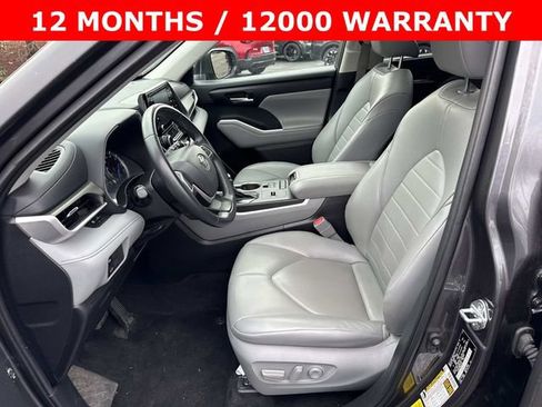 Used 2022 Toyota Highlander XLE image 14