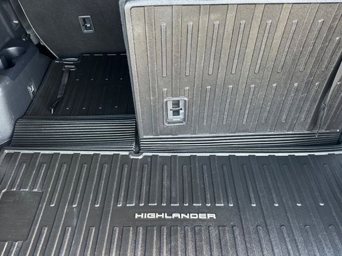 Used 2021 Toyota Highlander Platinum image 15